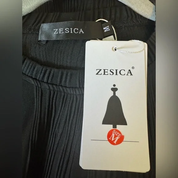 NWT Zesica Black Ribbed Long Sleeve Top Size M - Picture 4 of 4
